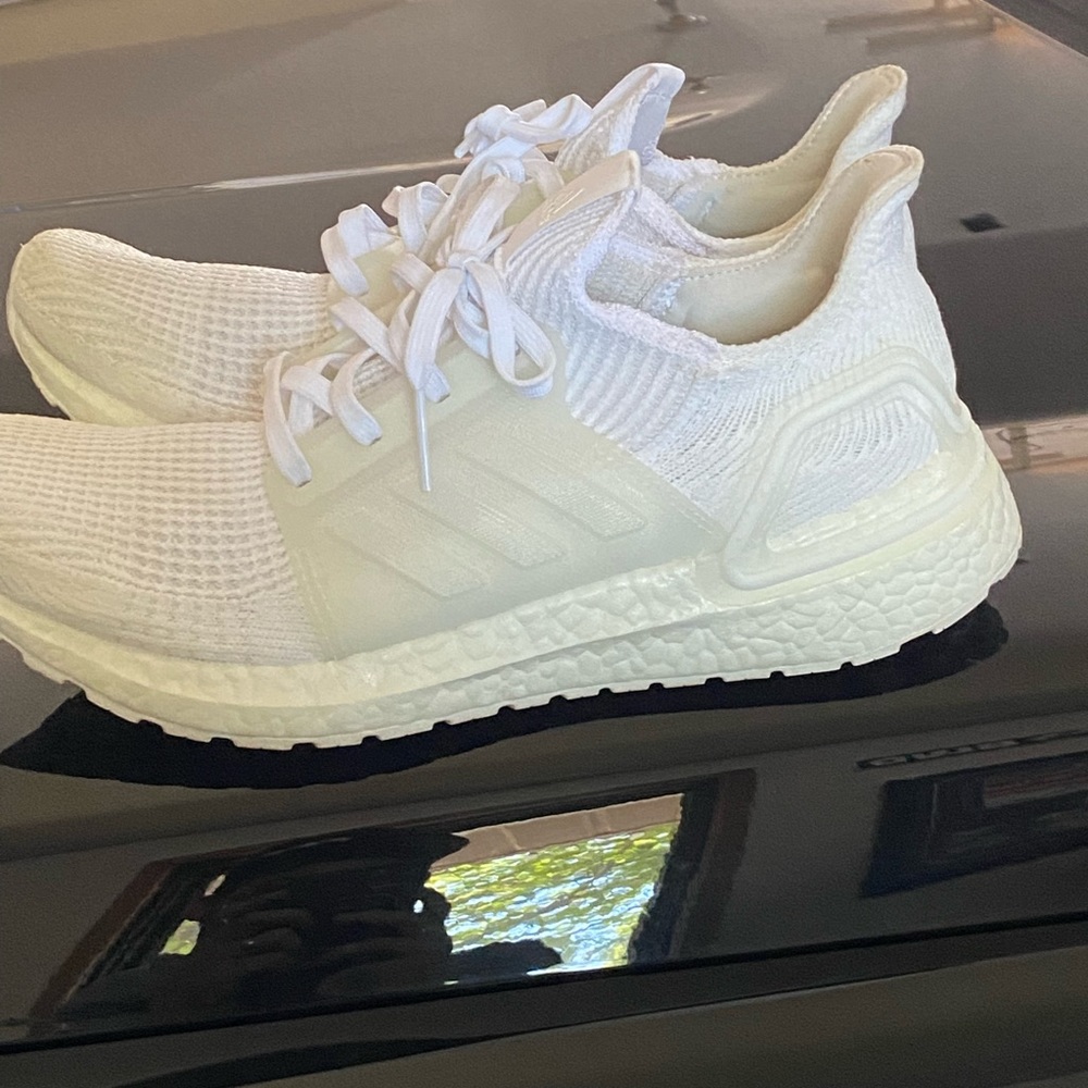 Men’s 8.5 ultra boost shoes